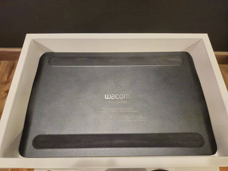 Wacom Intuos Pro Small Graphics Tablet 7