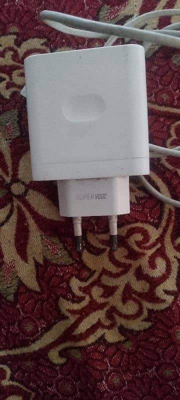 supervooc 80 watt ka original charger hai 0