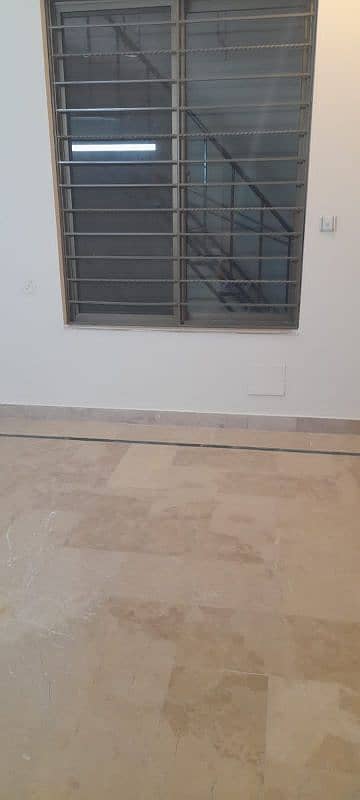 1knal lower ground portion avilebal for rent in E113 islamabad 13