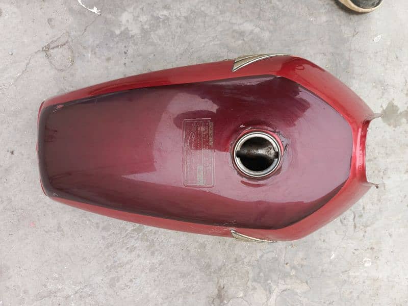 125 21 model genuine fuel tank and 1 tappa 3