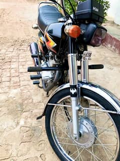 Honda 125 black