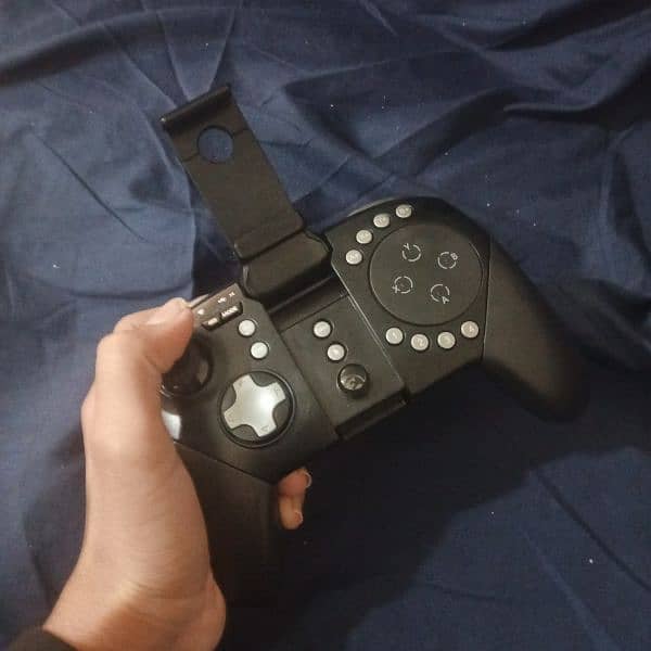 Gamesir G5 2 Controllers 1