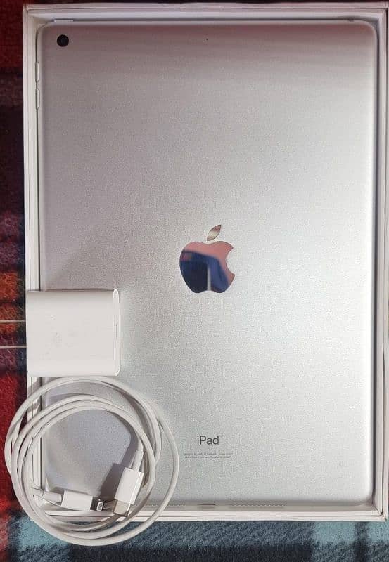 ipad 9th generation 10/10 with box and original charger 1