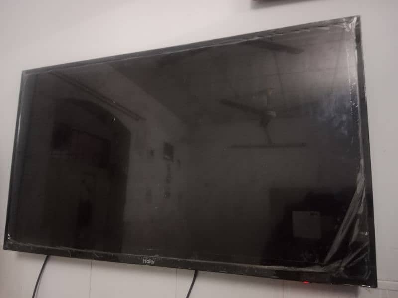 40 inch LcD with NEt card 0