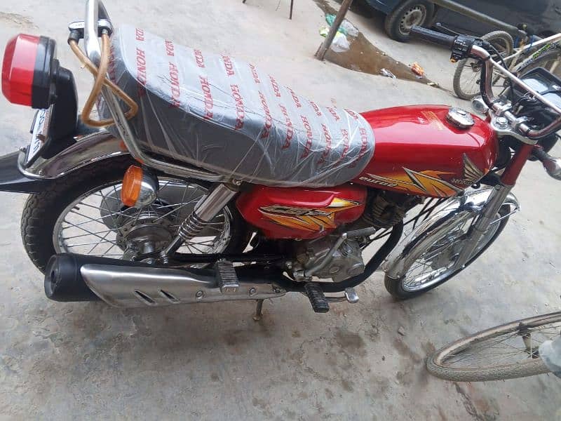 Honda cg 125 karachi 1st owner contact 0343 34 52 358 5