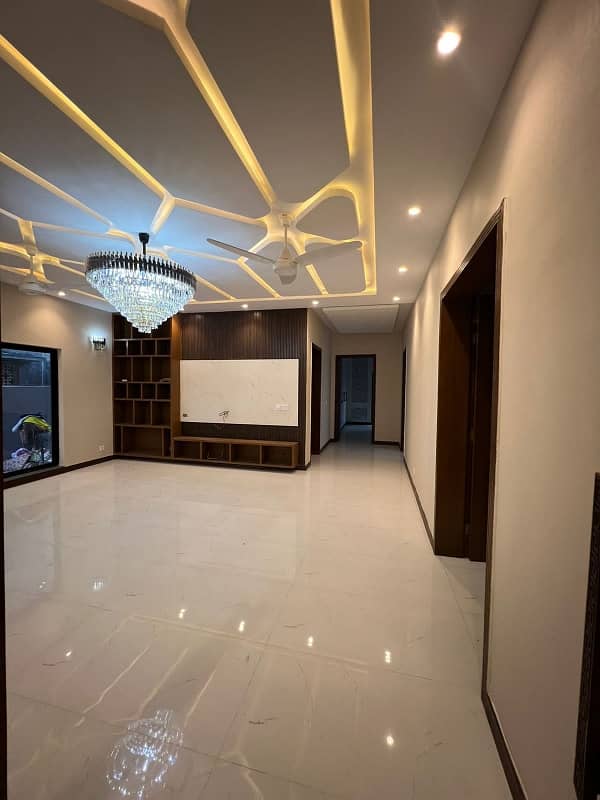 1 KANAL BRAND NEW LUXURY ELEVATION DESIGN MODERN HOUSE AVAILABLE FOR RENT IN DHA PHASE 7 BLOCK -X LAHORE. ONLY RENT 250000 BEST OFFER'S REWARDS. 16