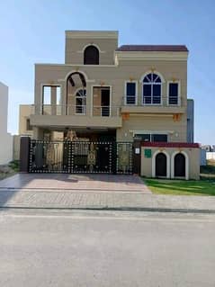 10 Marla Very Hot Location Upper Portion With Gas Available For Rent In Formanites Housing Scheme Block D Lahore.