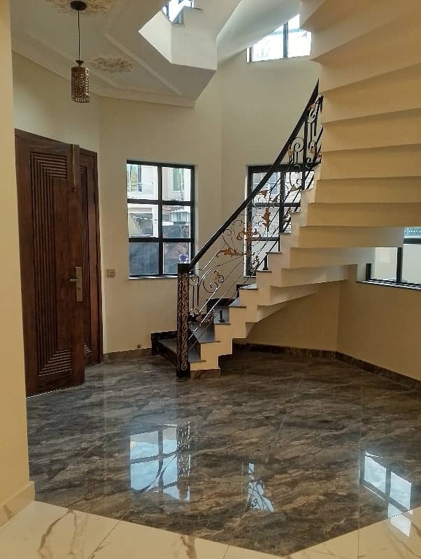 10 MARLA BREAD NOW LUXURY ELEVATION DESIGN MODERN HOUSE AVAILABLE FOR RENT VERY HOT LOCATION FORMANITES HOUSING SCHEME BLOCK -A LAHORE. 19