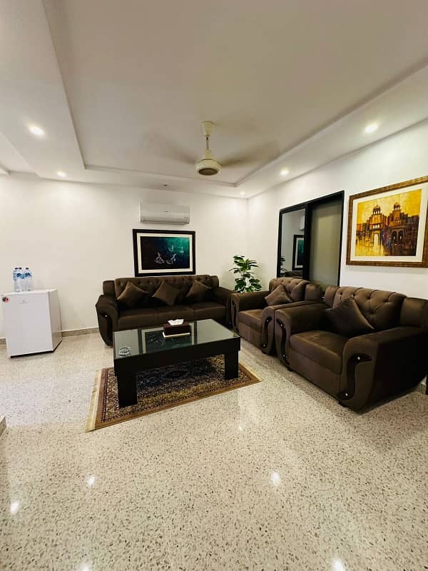 4 MARLA FAMILY FURNISHED BREAD NOW LUXURY ELEVATION DESIGN FAMILY APARTMENT 1ST FLOOR AVAILABLE FOR RENT IN DHA PHASE 8 Ex Air Avenve Lahore .  long time rent 120000. shorts time rent 140000 . 11