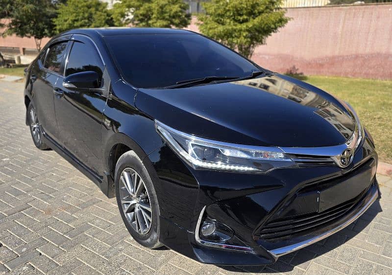 Toyota Corolla Grande 2017/2018 1