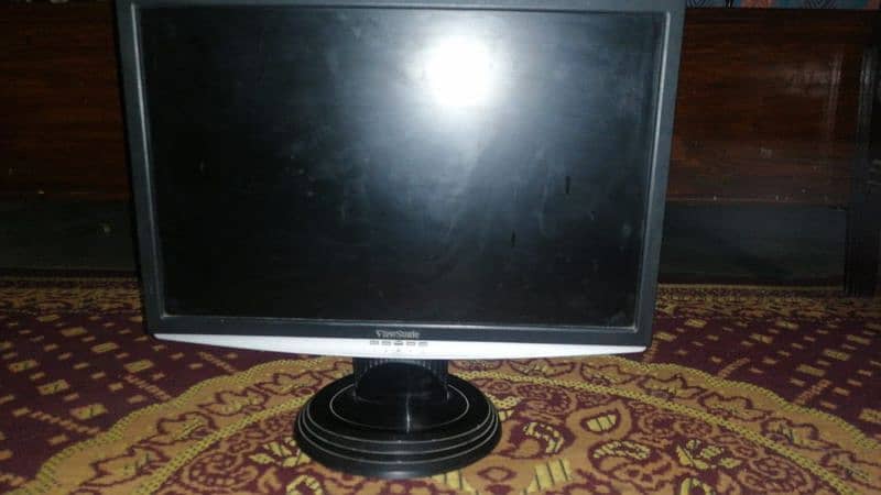 View Sonic Branded 18 inch LCD Resolution:1600/1200 2