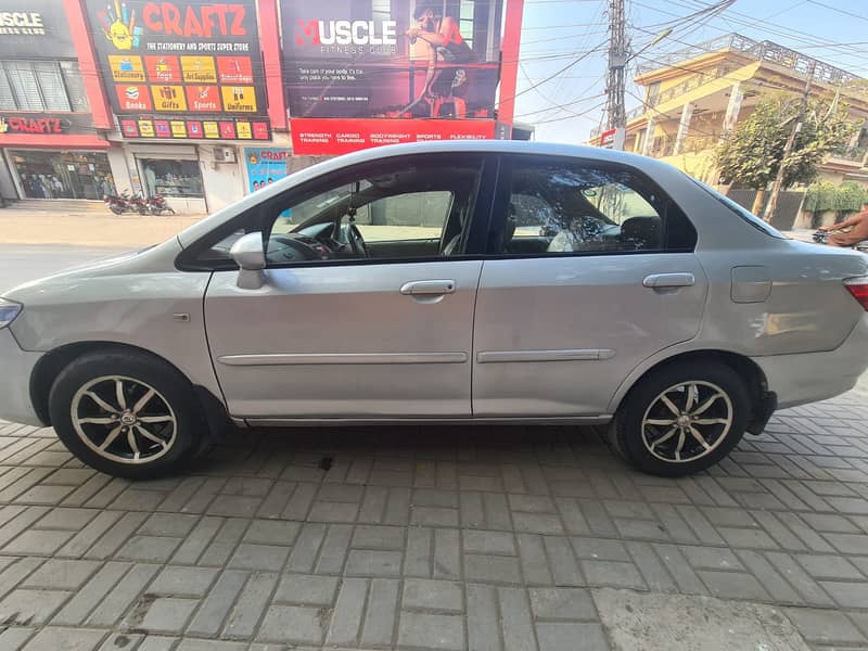 Honda City IDSI 2006 good condition 2st owner on my name 9