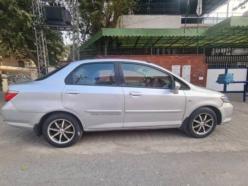 Honda City IDSI 2006 good condition 2st owner on my name 10