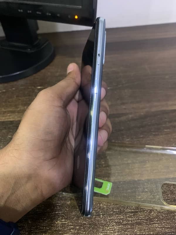 one plus 8t 8 month used 5