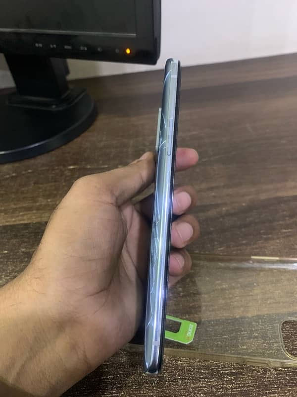 one plus 8t 8 month used 7