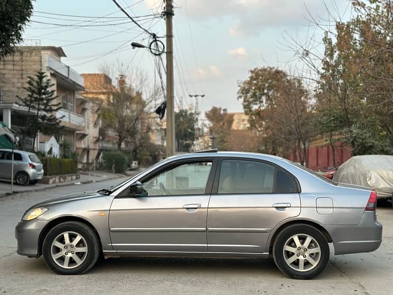 Honda Civic Oriel 2004 4