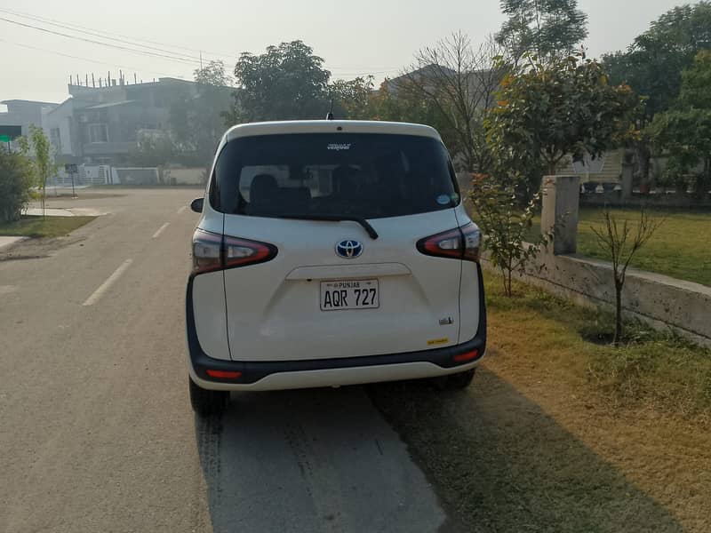 Toyota Sienta 2018 1