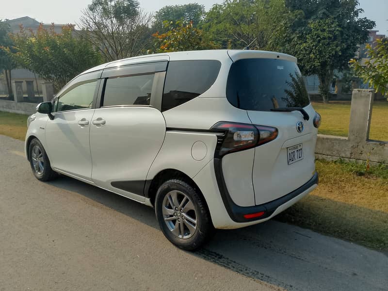 Toyota Sienta 2018 3