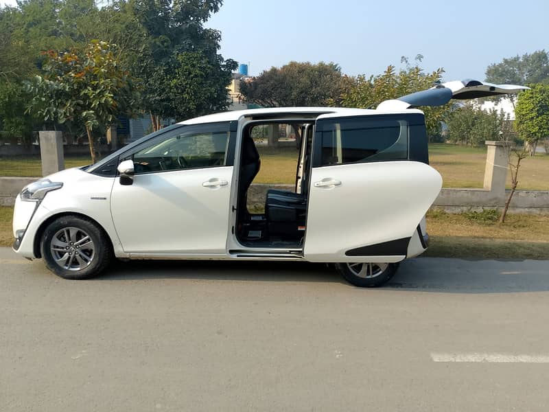 Toyota Sienta 2018 10