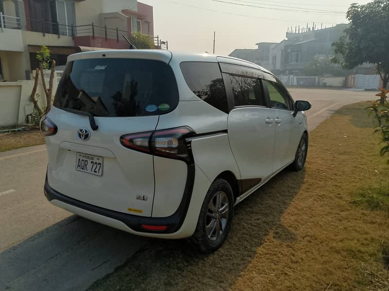 Toyota Sienta 2018 11