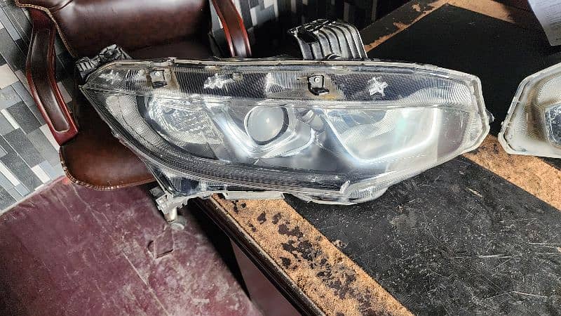 Honda civic front had lights available 0