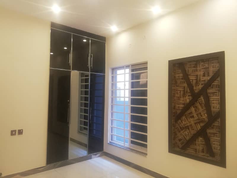 5 MARLA BRAND NEW HOUSE FOR SALE IN SECTOR D BAHRIA TOWN LAHORE 2