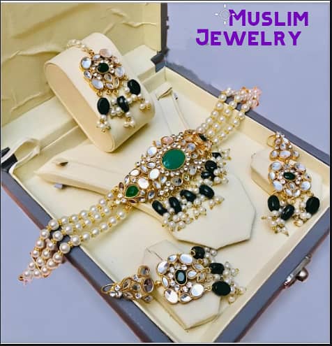 The MT Jewlery Kundan Set Green, Maroon, Black, Multi Color 0