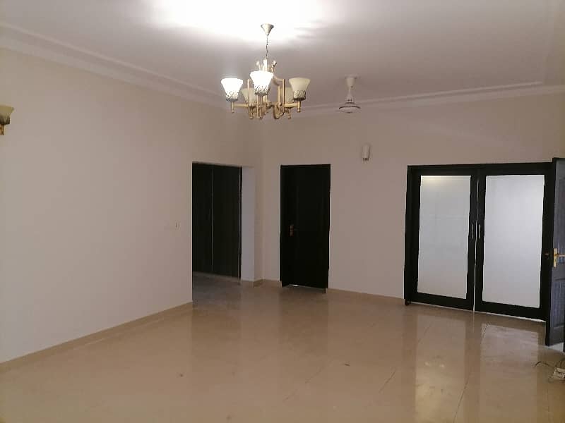 17 Marla 5 Bed Room Slightly Used House Available On Reasonable Rent. 3