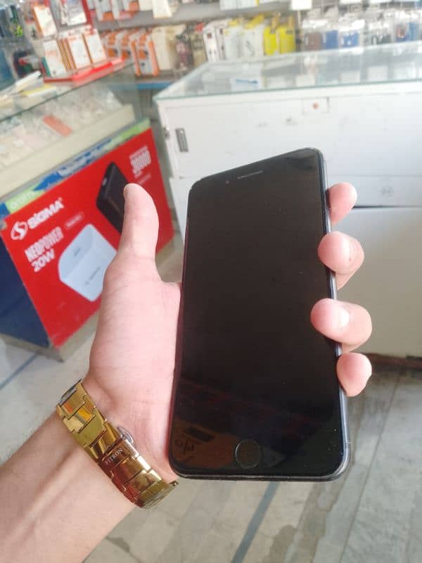 iphone 7plus 64gb pta approved 4