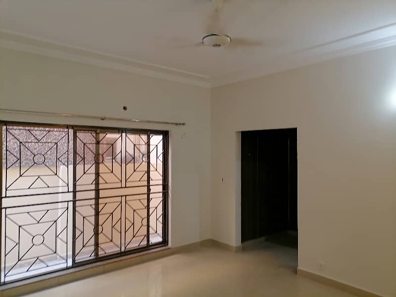 17 Marla 5 Bed Room Slightly Used House Available On Reasonable Rent. 4