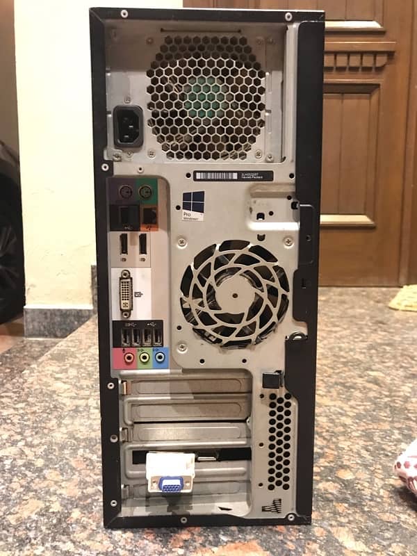 HP Z230 WORKSTATION  With ACER LCD 2