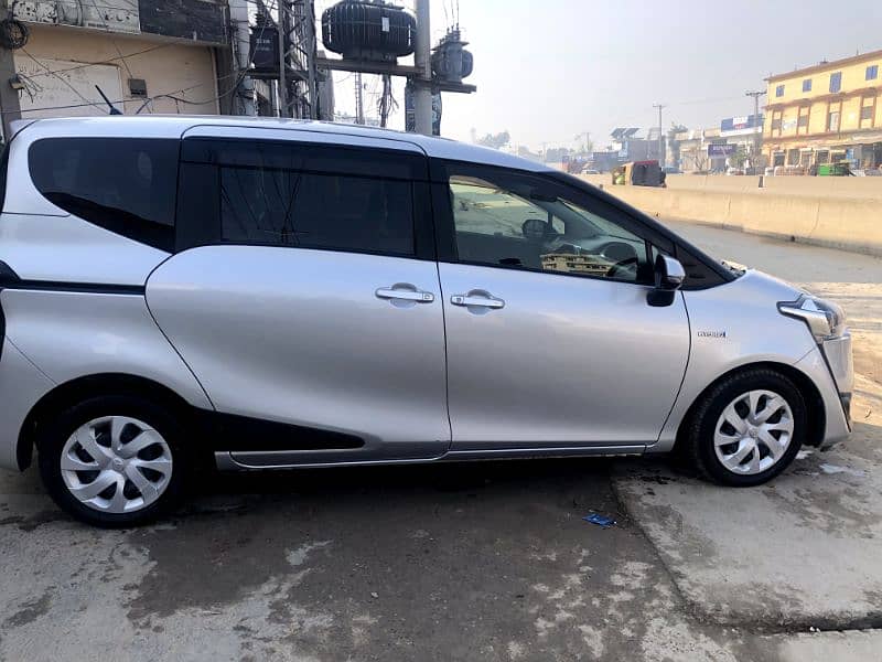 Toyota Sienta 2018 3