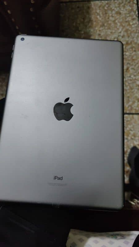 ipad 9 generation 64gb very good for gaming with box 5