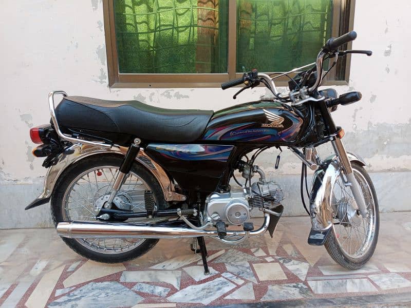 Honda CD70 2024 model black color 7