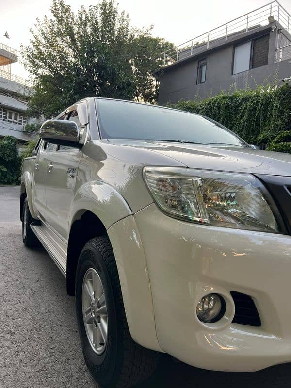 Toyota Hilux 2016 1