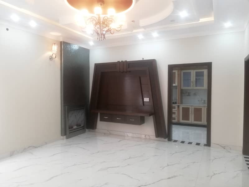 10 MARLA LUXURY HOUSE FOR SALE IN SECTOR C BAHRIA TOWN LAHORE 2