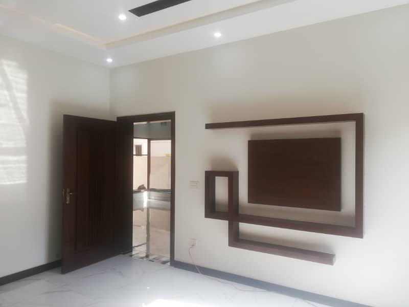 10 MARLA LUXURY HOUSE FOR SALE IN SECTOR C BAHRIA TOWN LAHORE 8