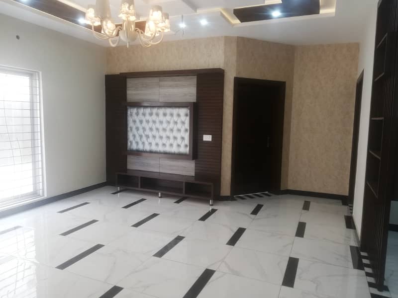 10 MARLA LUXURY HOUSE FOR SALE IN SECTOR C BAHRIA TOWN LAHORE 10