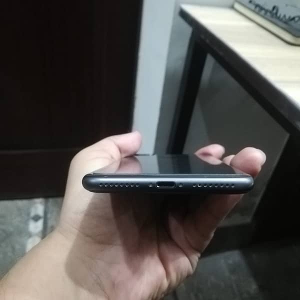 Iphone 8 plus 256 GB Non PTA RS:32000 2