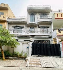 In Marghzar Officers Colony House Sized 10 Marla For sale