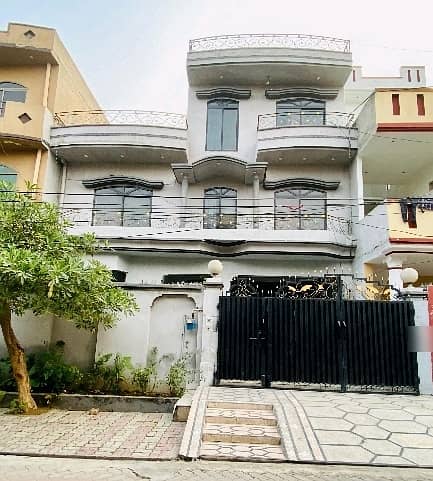 In Marghzar Officers Colony House Sized 10 Marla For Sale 0