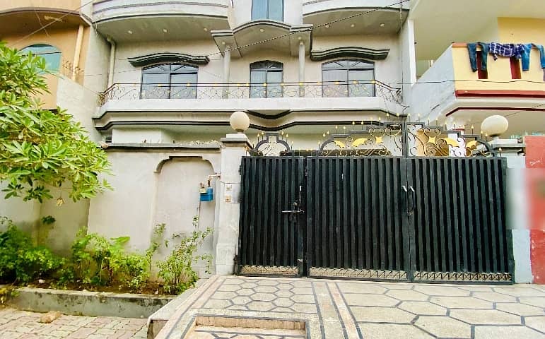 In Marghzar Officers Colony House Sized 10 Marla For Sale 1