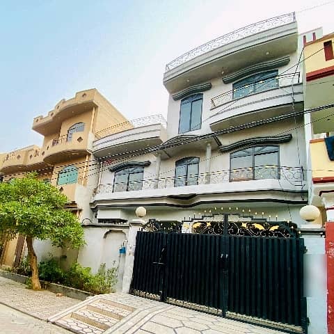 In Marghzar Officers Colony House Sized 10 Marla For Sale 2