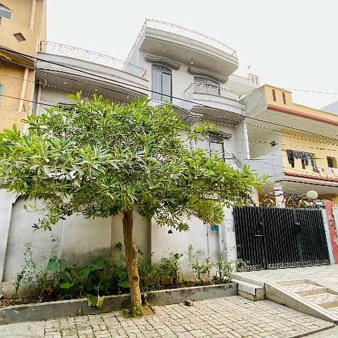 In Marghzar Officers Colony House Sized 10 Marla For Sale 3