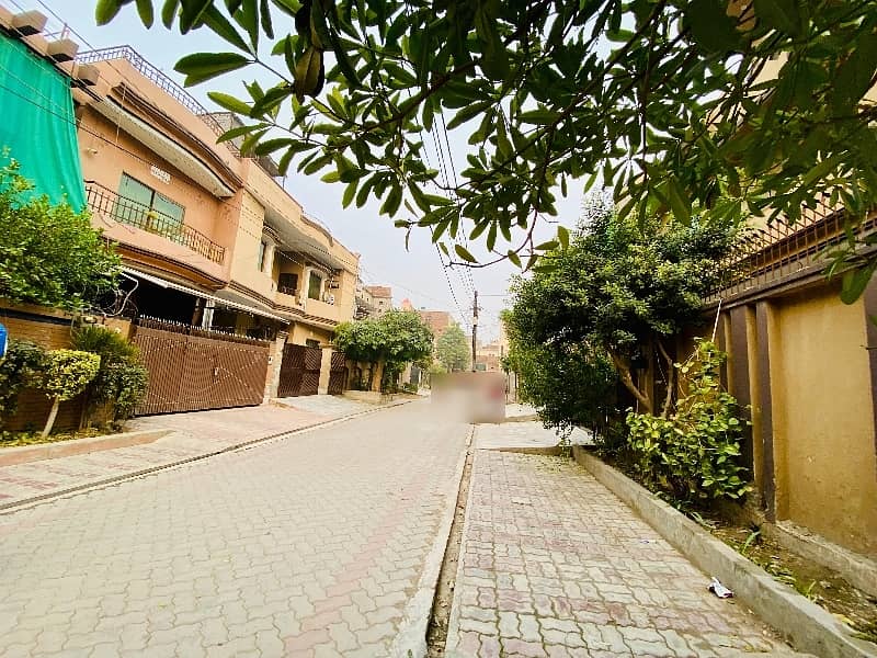 In Marghzar Officers Colony House Sized 10 Marla For Sale 4