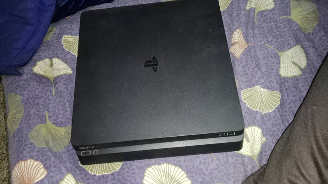 PS4 Slim (500GB) 4