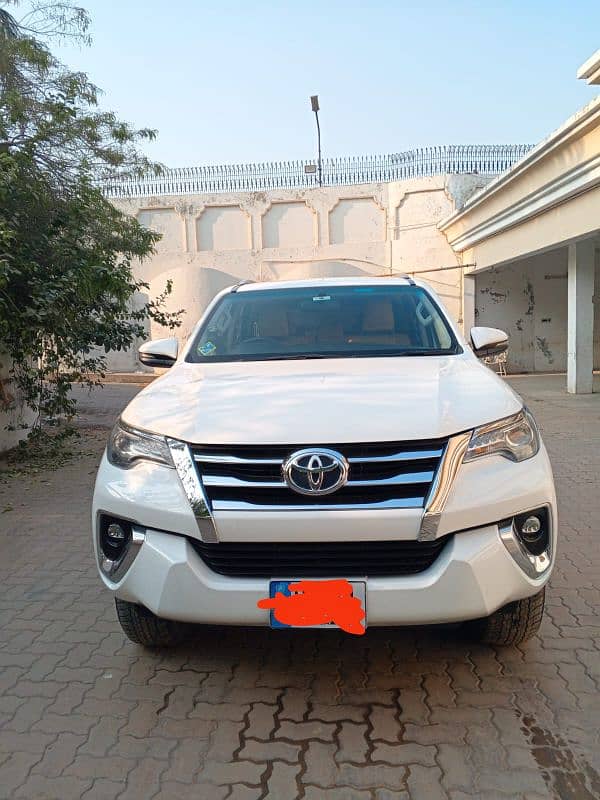 Toyota Fortuner V 2020 0