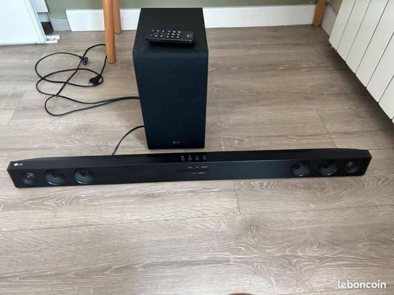 LG Soundbar with Wireless Subwoofer 1