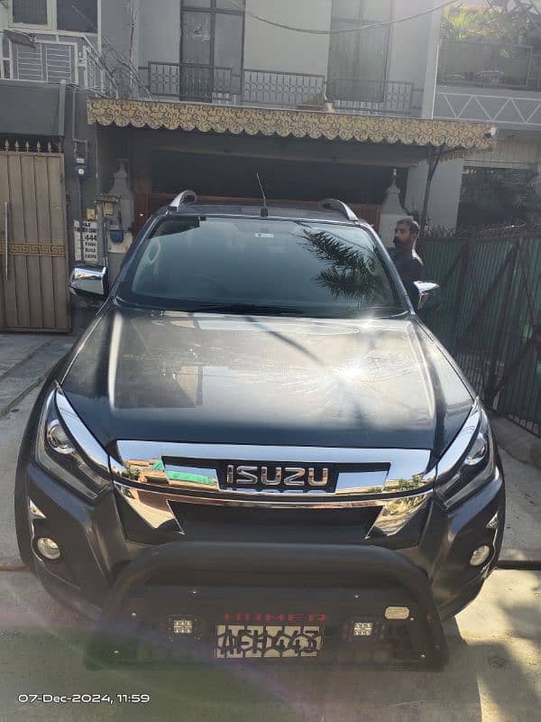 Isuzu D-Max V-Cross 2021 1