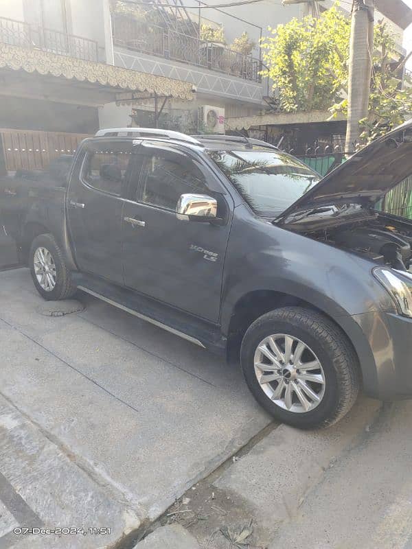 Isuzu D-Max V-Cross 2021 11